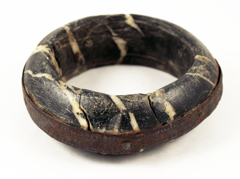 WA123d- Dogon hombori stone bracelet(1) Dogon-hombori-stone-bracelet