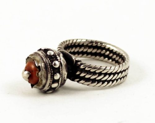 silver-and-coral-ring-Yemen